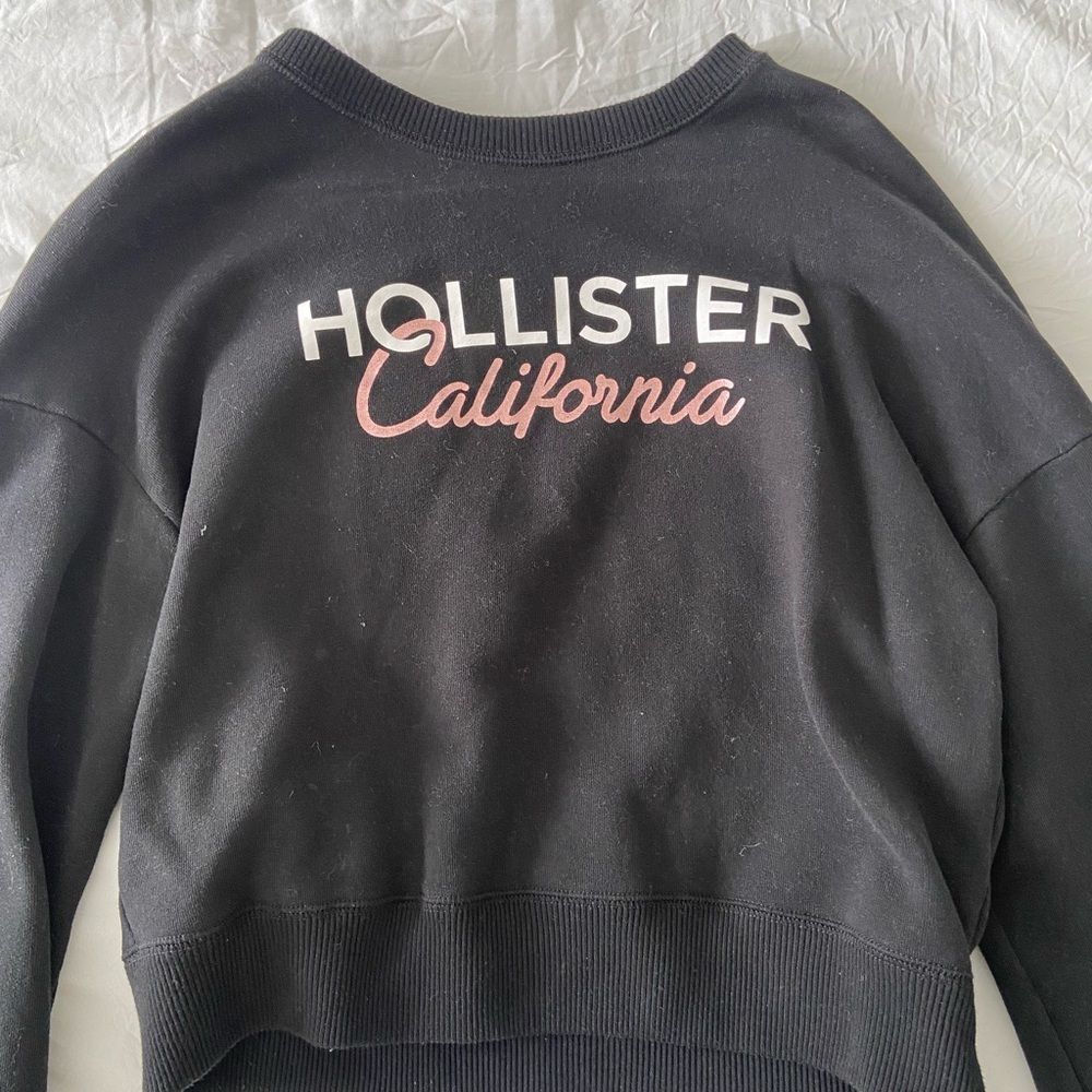 Black cropped sweatshirt